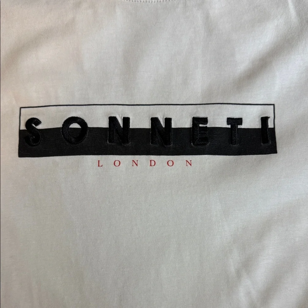 London Sonneti  Kids White Logo T-Shirt size L graphic tee